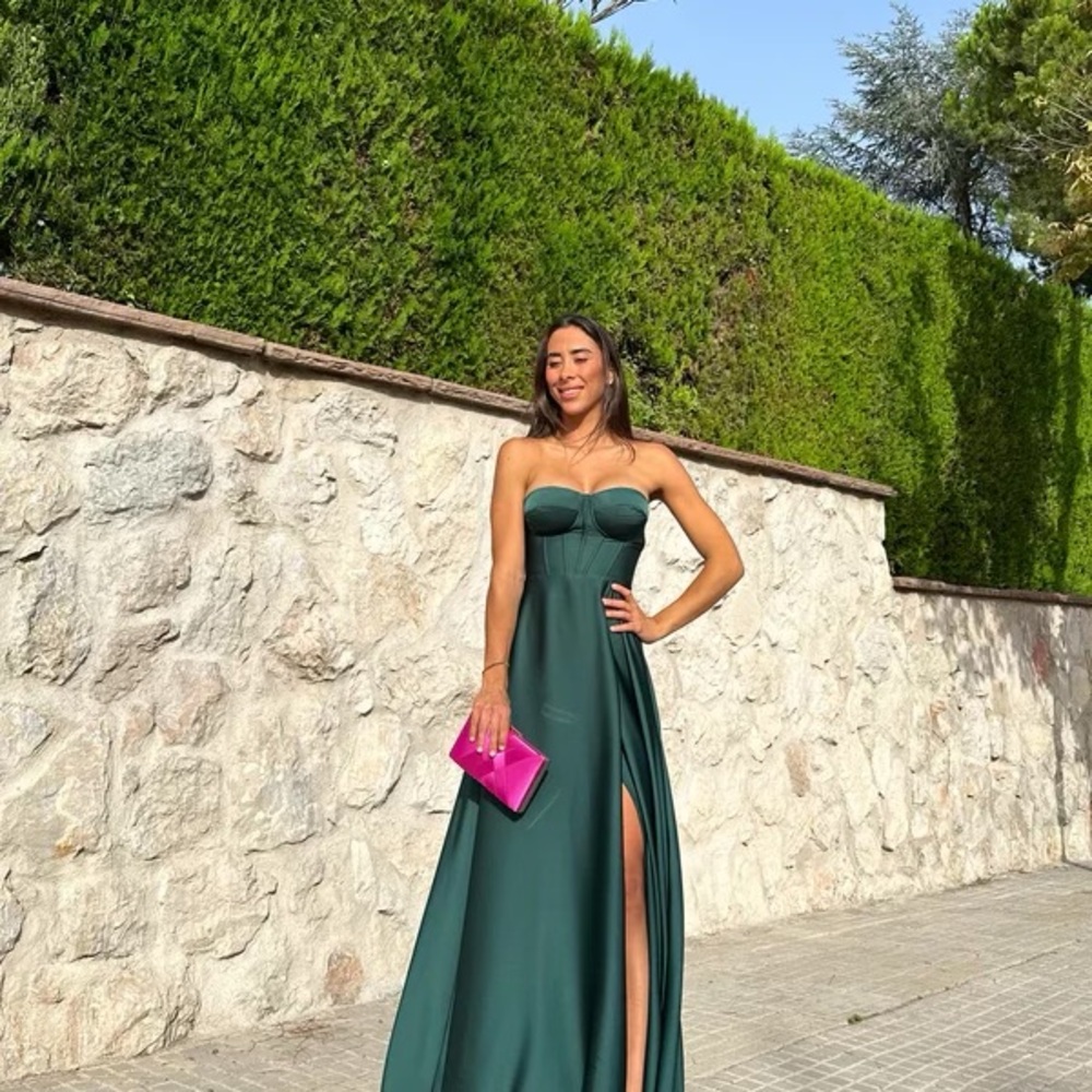 Green maxi gown with high slit strapless design for prom
